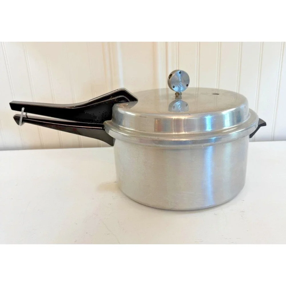 Vintage Mirro Mirro-Matic 6-Quart Stovetop Pressure Cooker Pan‎ Model M-0596